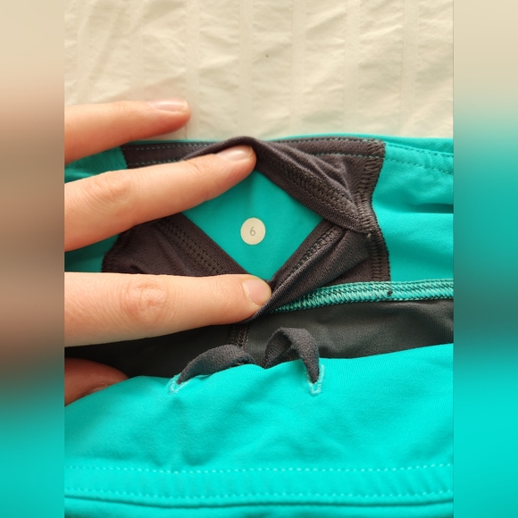 Lululemon cropped running leggings size 6 - Picture 3 of 3
